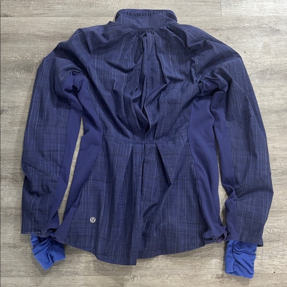 Lululemon “Ahead of the Curve” Ruffle Plaid Jacket Sz 4 Metal Logo Zippers - Picture 9 of 9